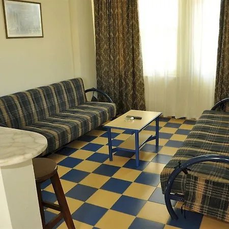 Aparthotel Almera 5*